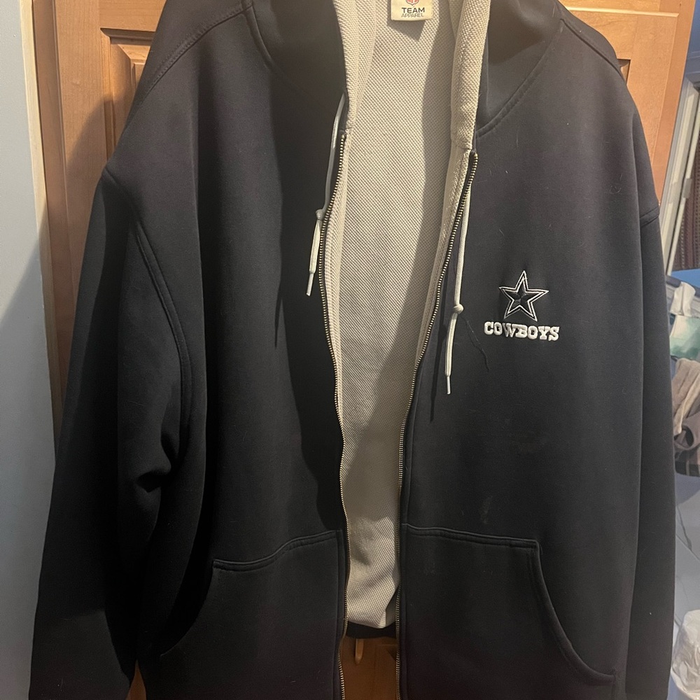 4X NFL Dallas Cowboys heavy winter hooded sweatshirt very good condition.